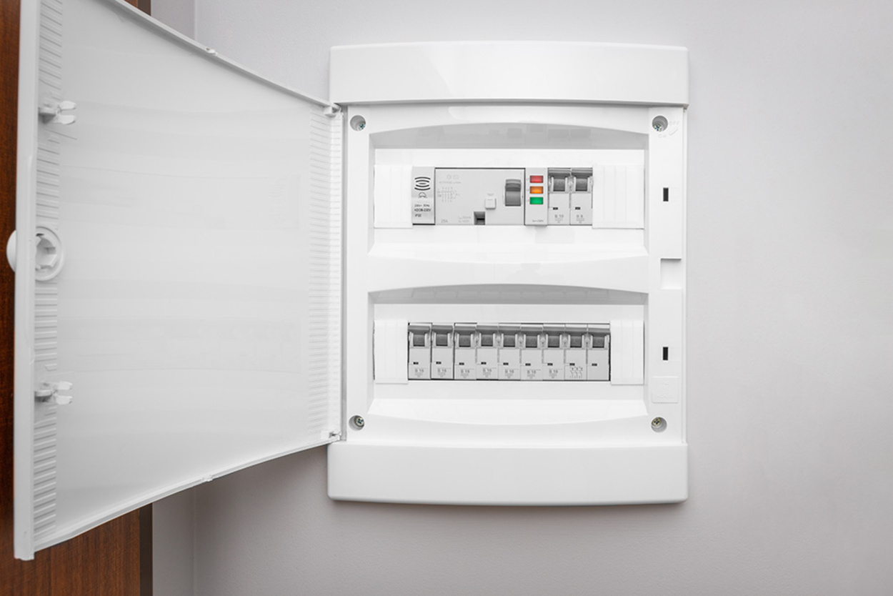 Über­spannungs­schutz bei Elektrotechnik Mayer GmbH & Co. KG in Blaubeuren-Asch