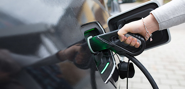 Elektro­mobilität bei Elektrotechnik Mayer GmbH & Co. KG in Blaubeuren-Asch