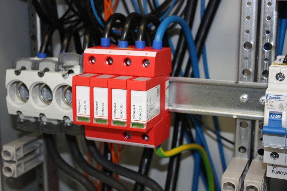 U berspannungsschutz bei Elektrotechnik Mayer GmbH & Co. KG in Blaubeuren-Asch